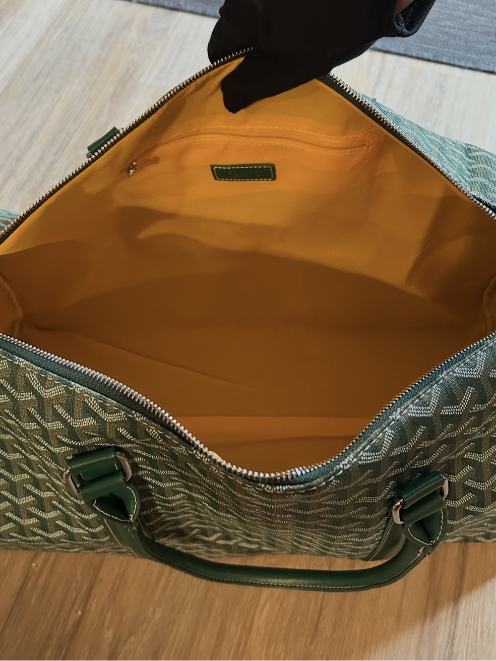Green Duffle Travel Bag - Pre-Owned Weekend Bag OS - Picture 3 of 3